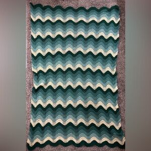 Vintage Afghan Crochet Knit Throw Blanket 65X44 Zig Zag Handmade scalloped edges